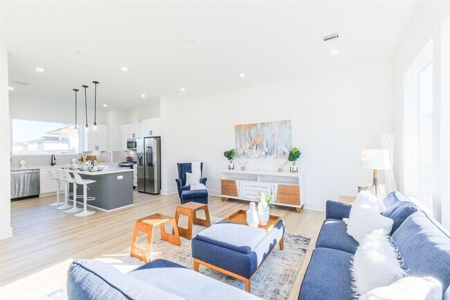 Building Photo - 8323 Brecha Ln