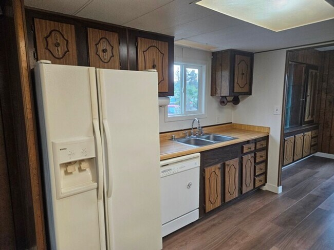 Building Photo - 3Bd/2Ba Manufactured Home - For viewing!