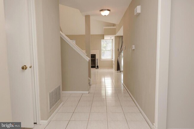 Building Photo - 53 Woodlake Dr