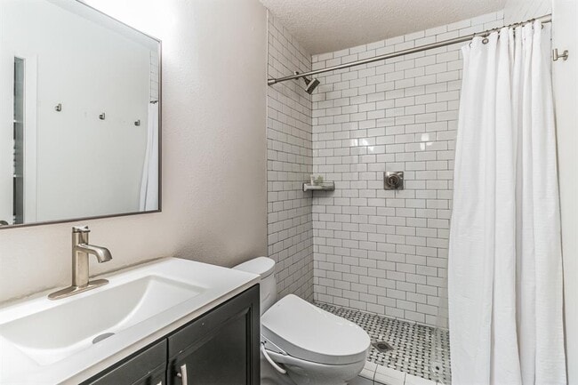 Building Photo - 1501 Rockdale Cir