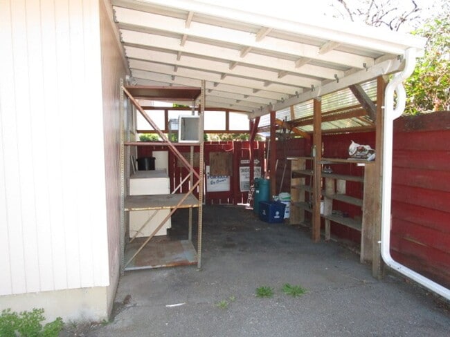 Building Photo - 2310 W Parkway Dr