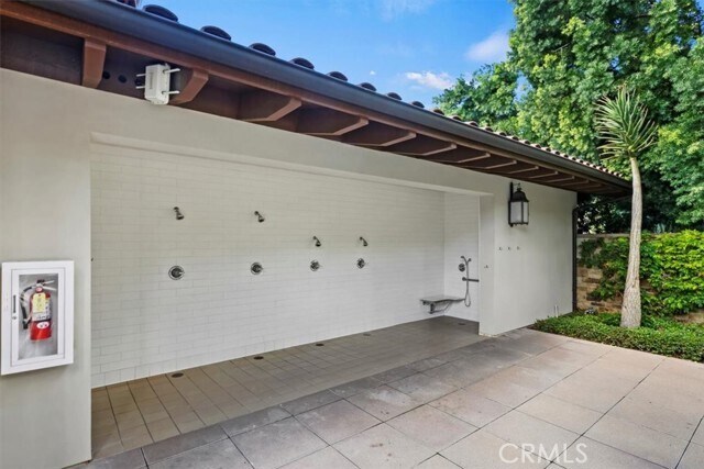 Building Photo - 55 Fuchsia