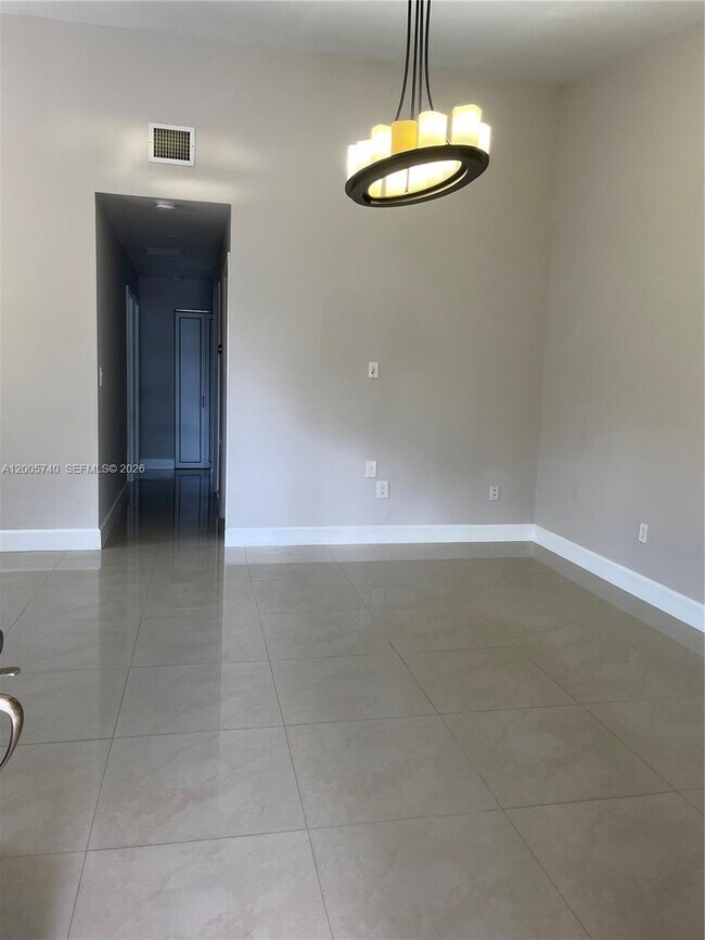 Building Photo - 6661 SW 137th Ct