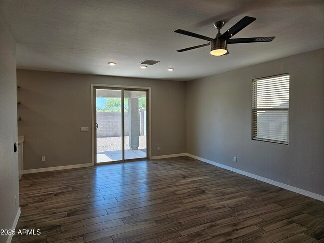 Building Photo - 40537 W Helen Ct