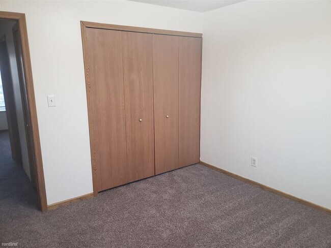 Building Photo - 2 br, 1 bath 4plex - 4746 Ravenswood Dr SW