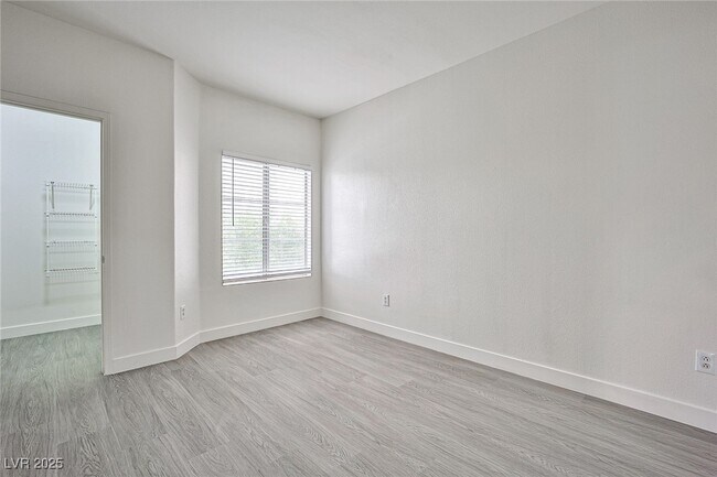 Building Photo - 5525 W Flamingo Rd