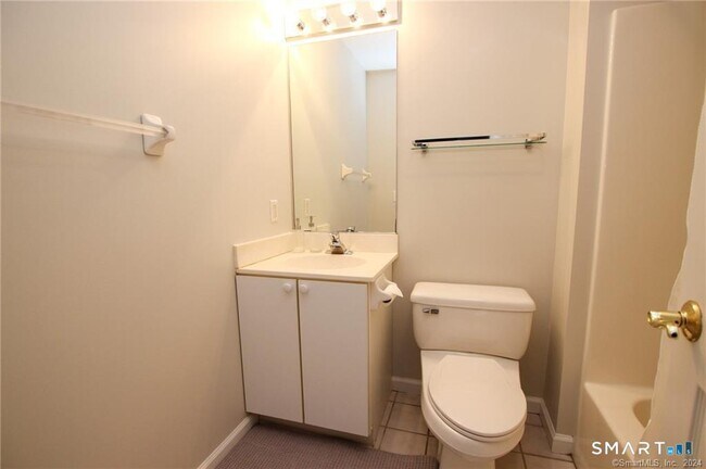 Building Photo - 303 Larson Dr