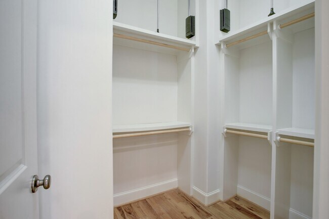 Building Photo - 1415 Oakdale St