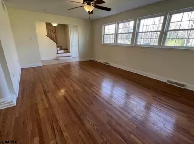 Building Photo - 102 Dogwood Ln