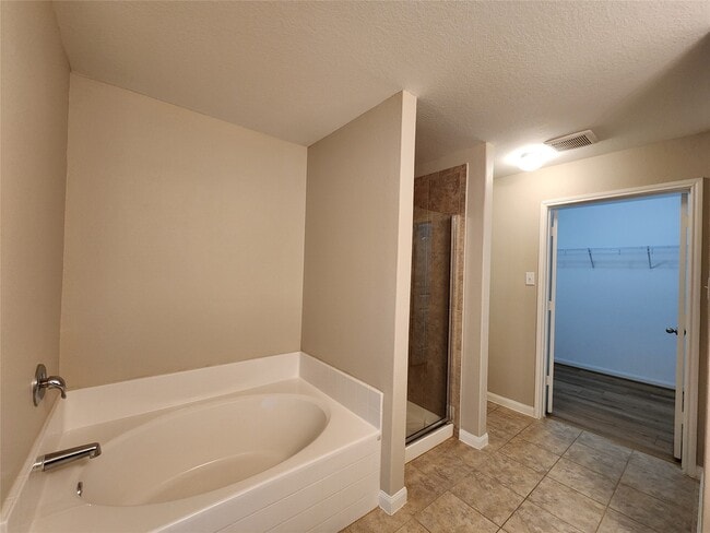 Building Photo - 22527 Cloverland Field Dr