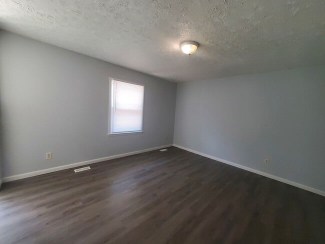 Building Photo - 4742 Belford Rd