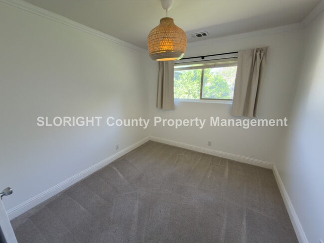 Building Photo - LEASE PENDING - Spacious Home in Laguna Lake - 4 Bed / 2 Bath