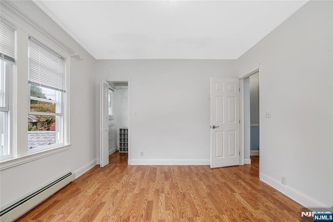 Building Photo - 25 Smith Ave