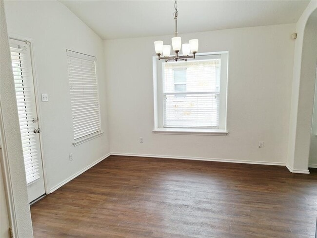 Building Photo - 325 Comal Run