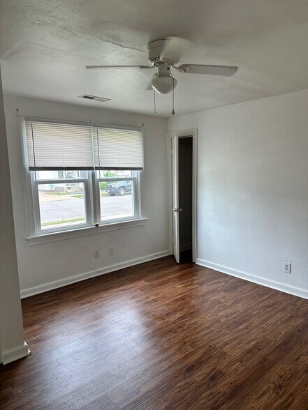 Building Photo - 9324 Phillip Ave