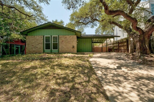 Primary Photo - 119 El Paso St