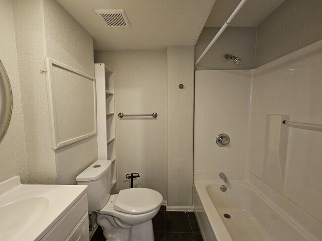 Building Photo - 11215 Jansen St