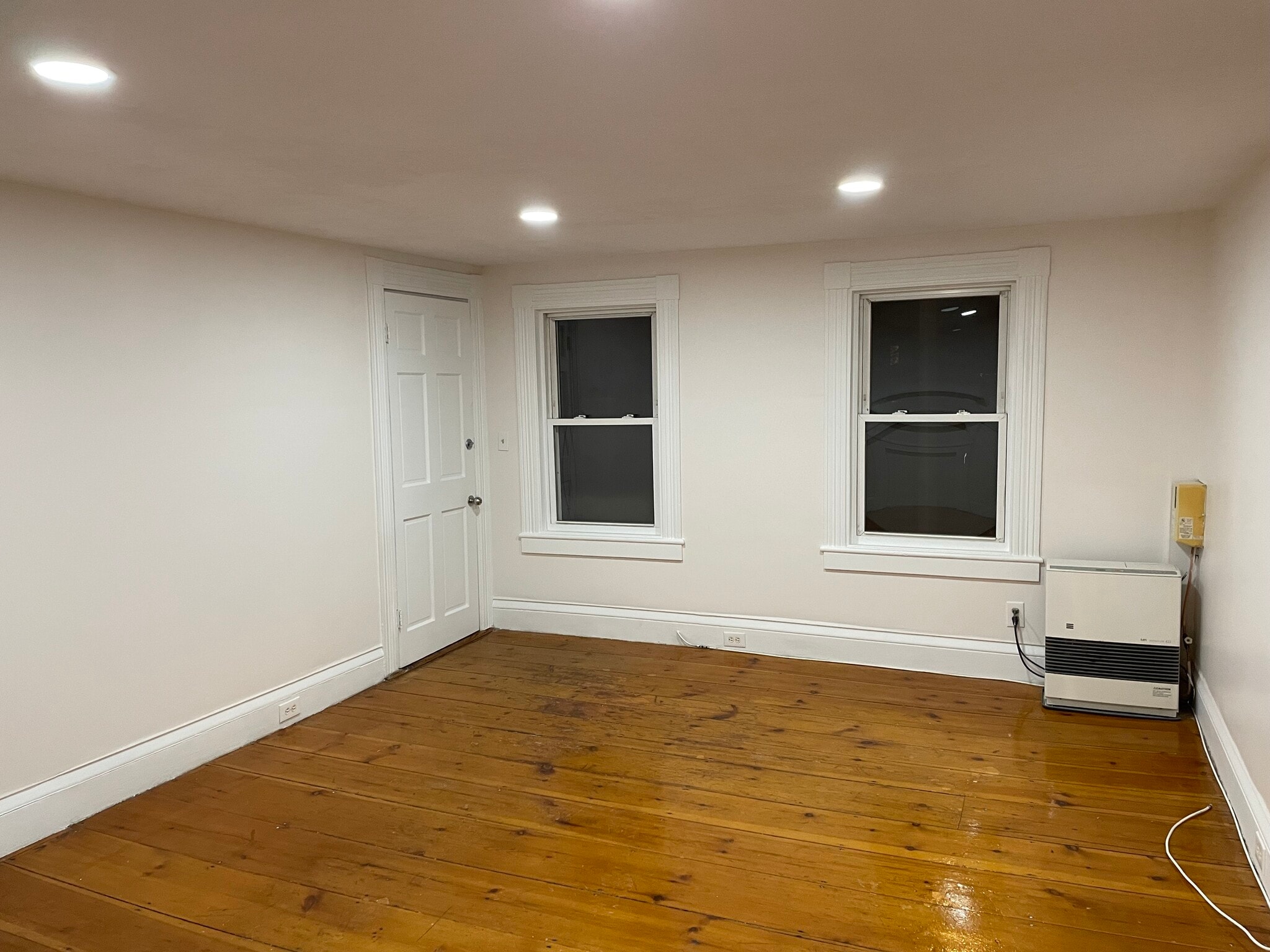 Living from kitchen - 183 Washington St