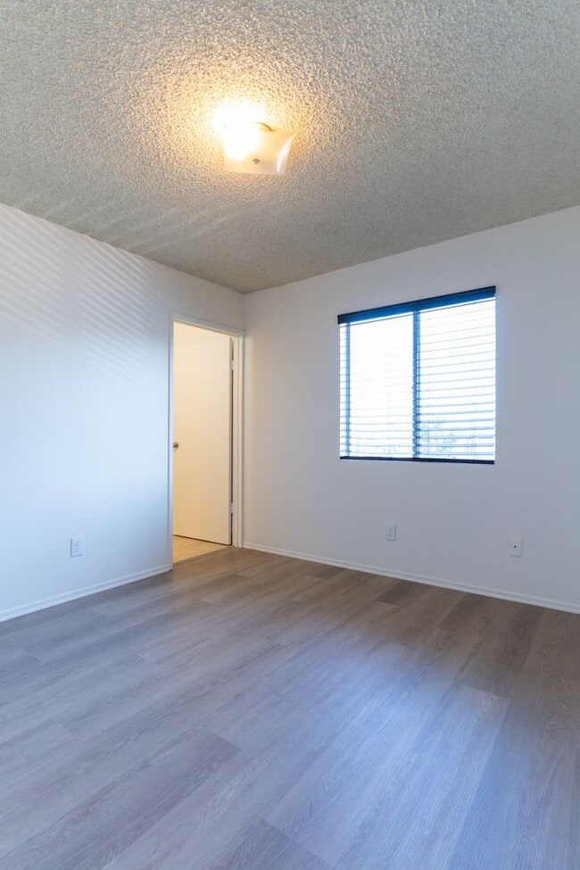 Building Photo - 450 N Coronado St