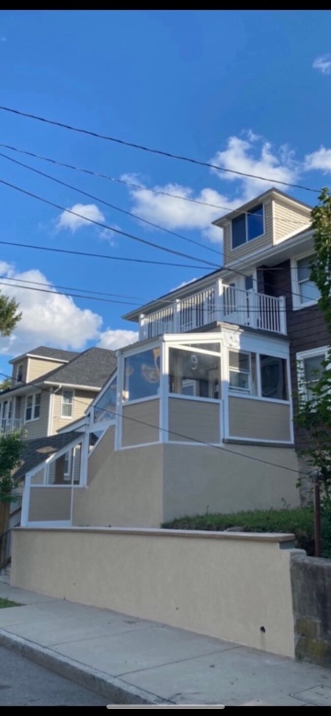 Building Photo - 26 Hazelwood St