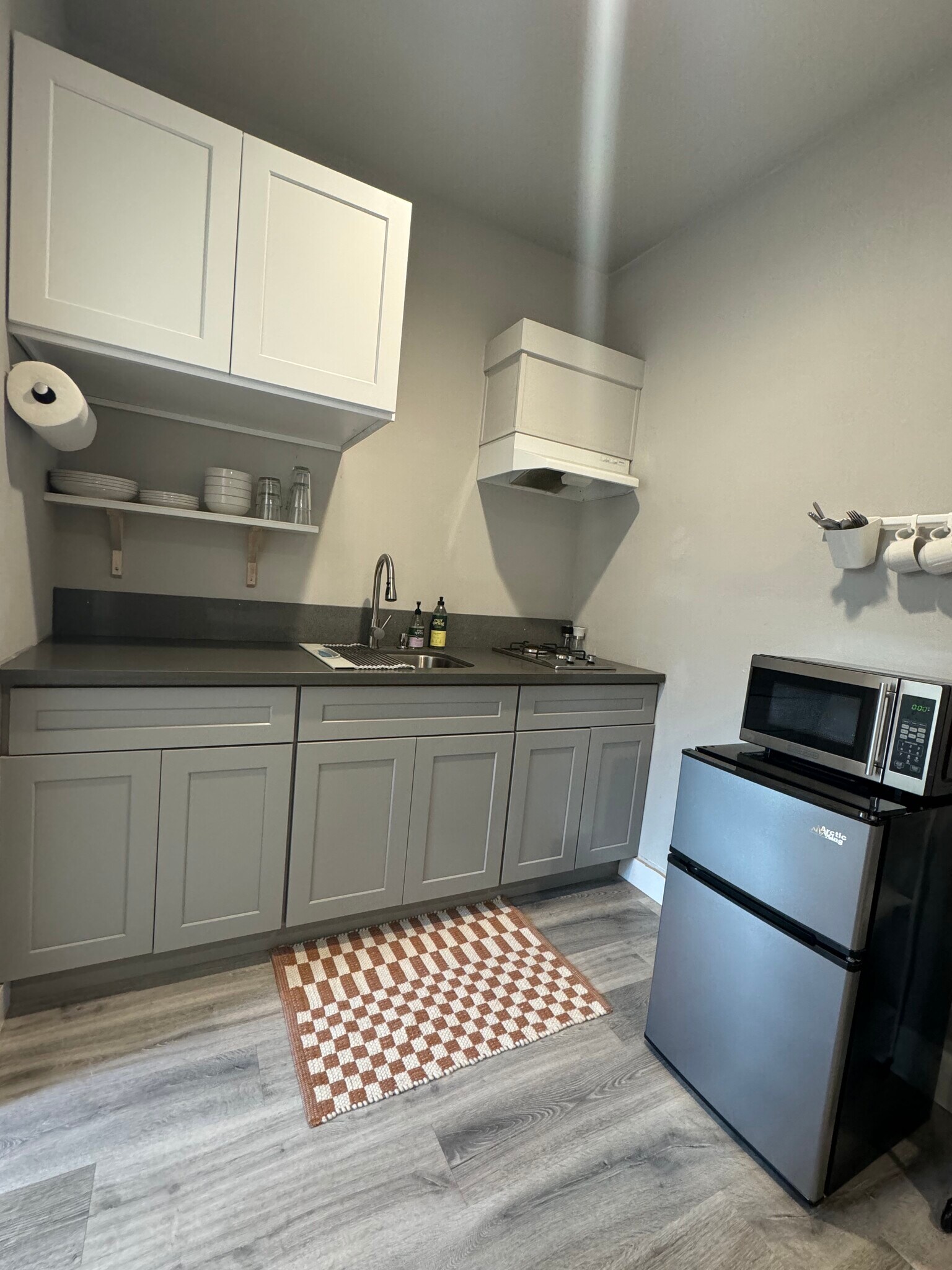 Building Photo - 5827 Rose Ave