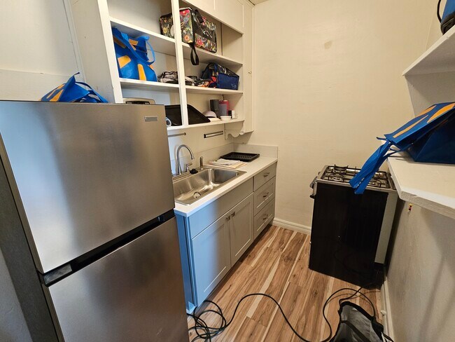 Building Photo - 608 4th St