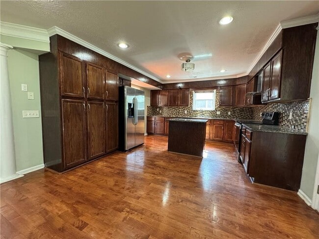 Building Photo - 4895 Evergreen Valley Way