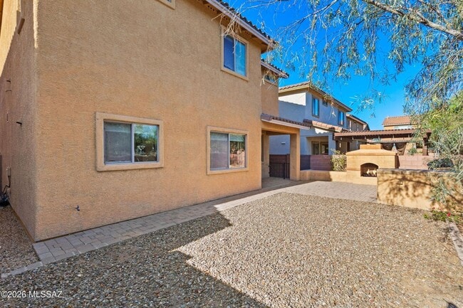 Building Photo - Two Story 3 Bed/2Bath in Paseo Del Rio