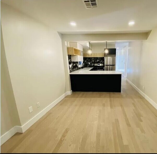 102 Pennington St 6 - 100 Pennington St