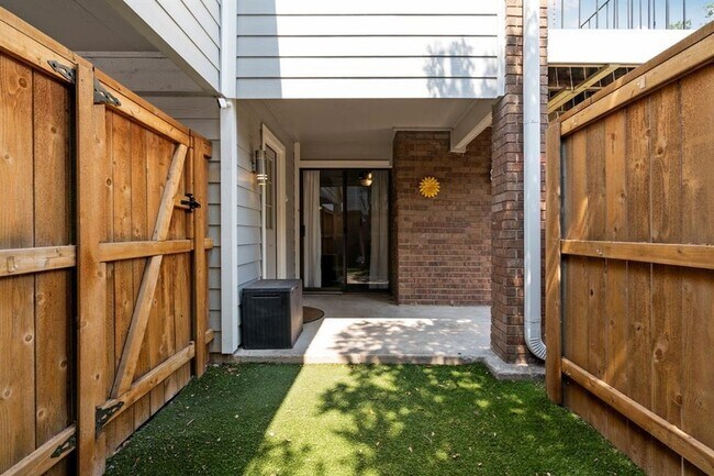 Building Photo - 7635 Guadalupe St