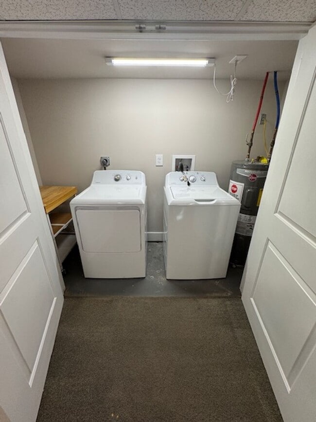 Building Photo - Beauty in Marconi Park West 3 Beds finishe...