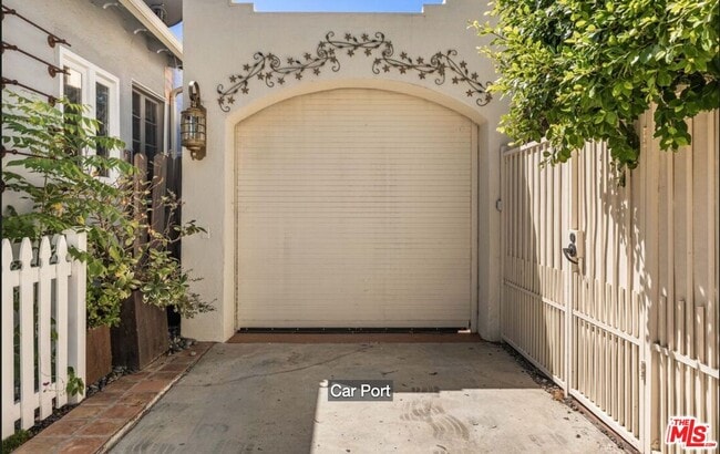 Building Photo - 9060 Harland Ave