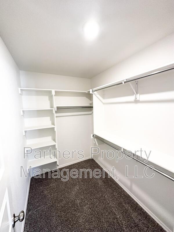 Building Photo - 823 S Amarillo Ave