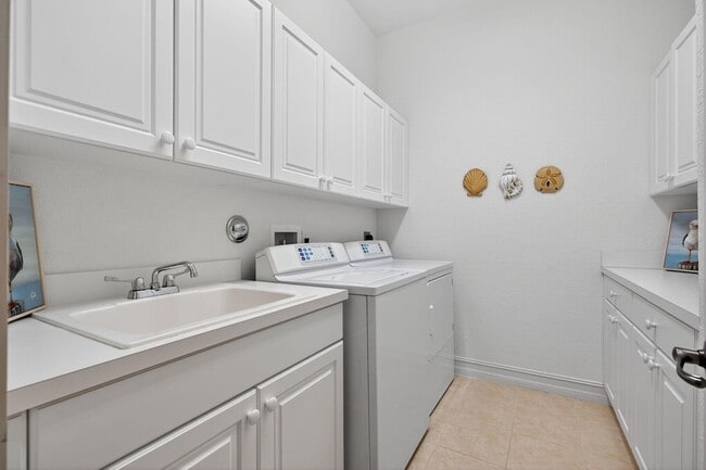 Building Photo - 1000 US-1