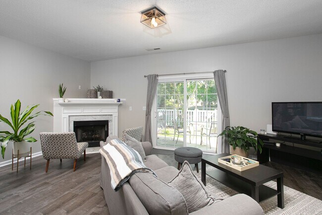 Building Photo - 3 Bd / 2.5 Bth townhouse in SW Durham Aubu...