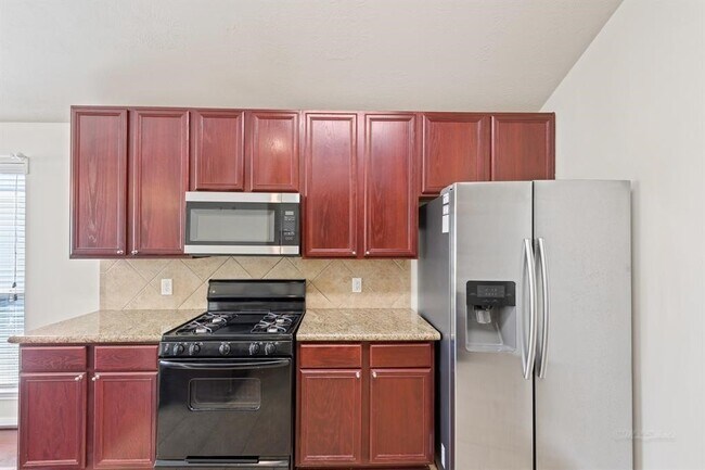 Building Photo - 19454 Plantation Cove Ln