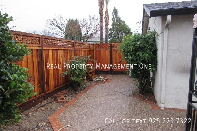 Building Photo - 282 Junco Ave