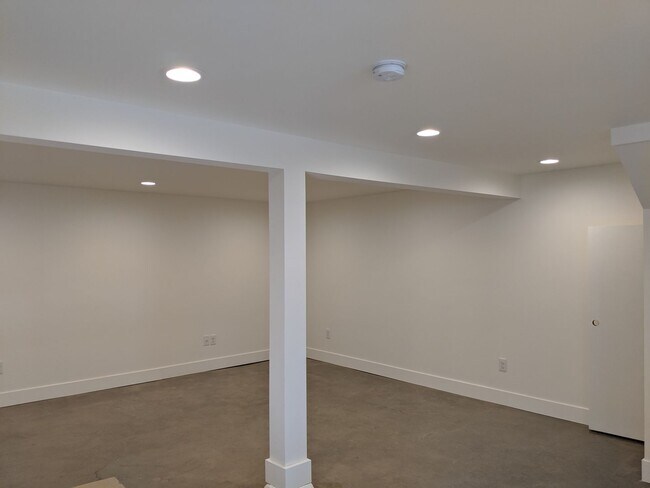 Building Photo - 121/123 N. Garrison Road