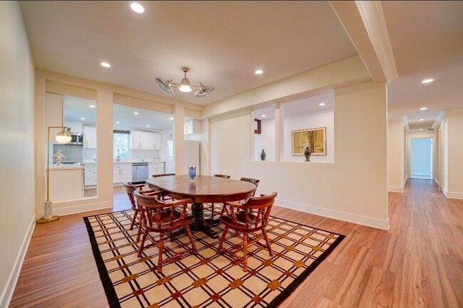 Building Photo - 1377 Knoll Rd