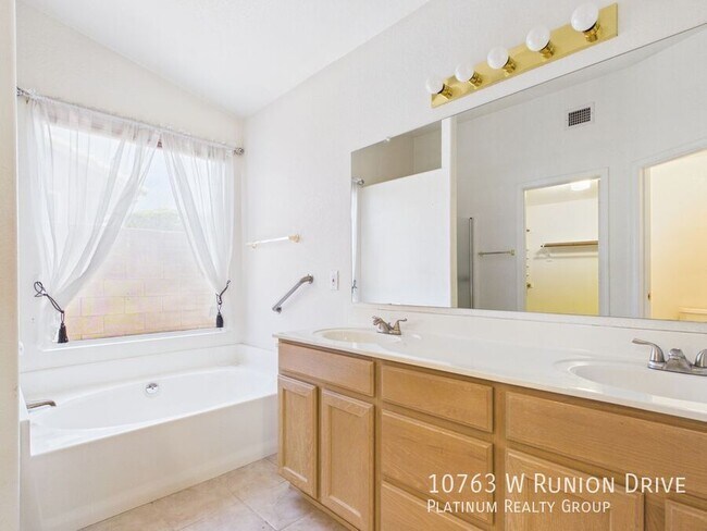 Building Photo - 10763 W Runion Dr