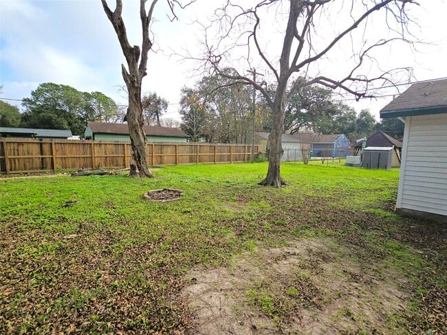 Building Photo - 2705 S Crockett St