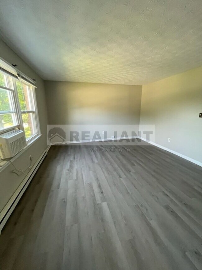 Building Photo - 314 Walters Ln