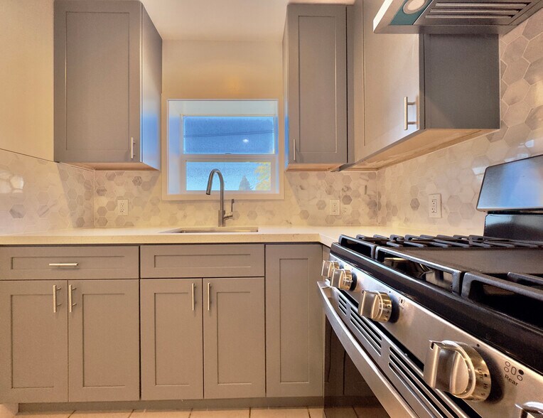 Building Photo - 2835 California St