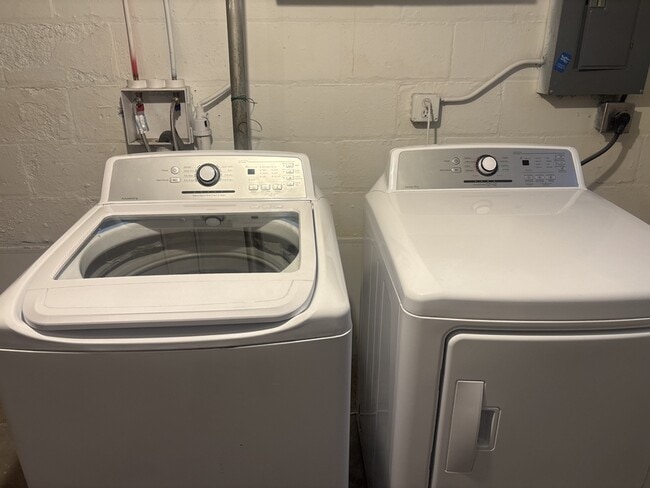 Building Photo - 1909 Williams Blvd SW