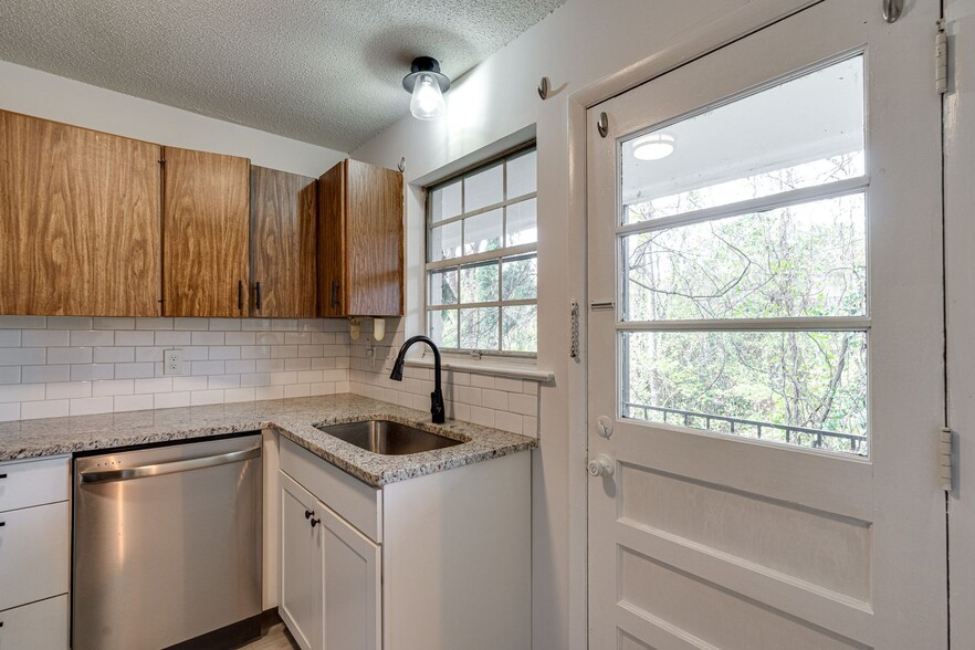 Building Photo - 2845 Dayton Blvd