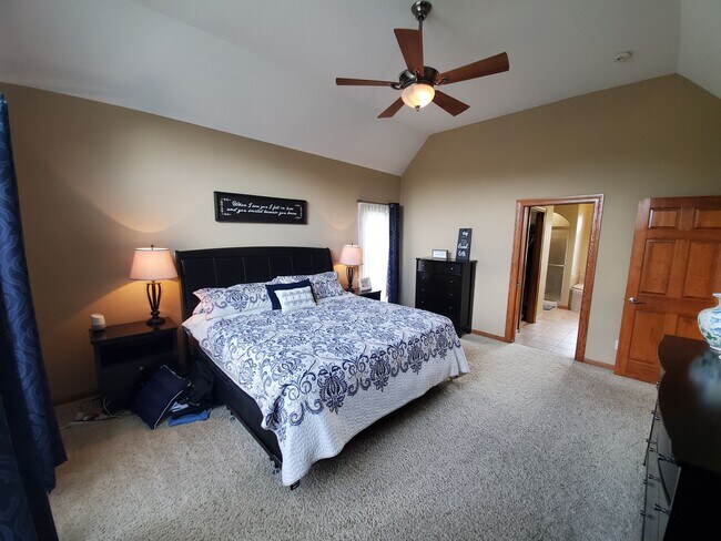 Building Photo - Menomonee Falls 4 bedroom