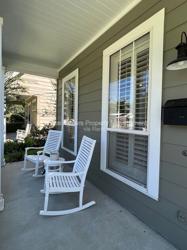 Building Photo - 1417 E Maxwell St