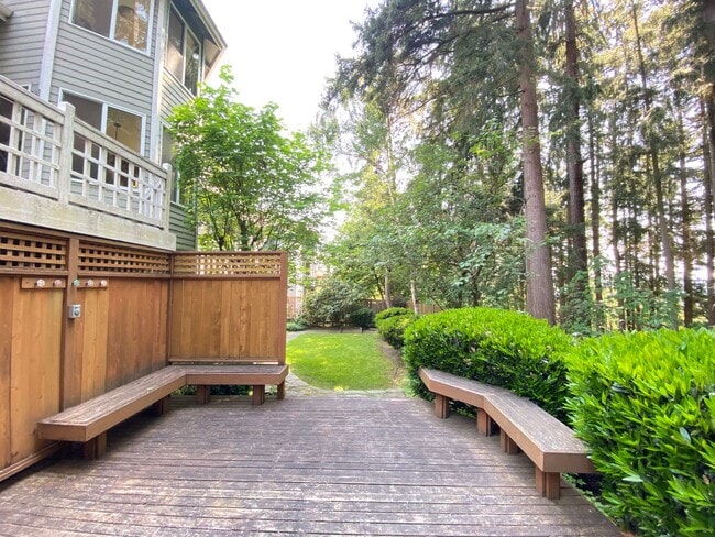 Building Photo - Great location! 4B/3.5B house with an ADU
