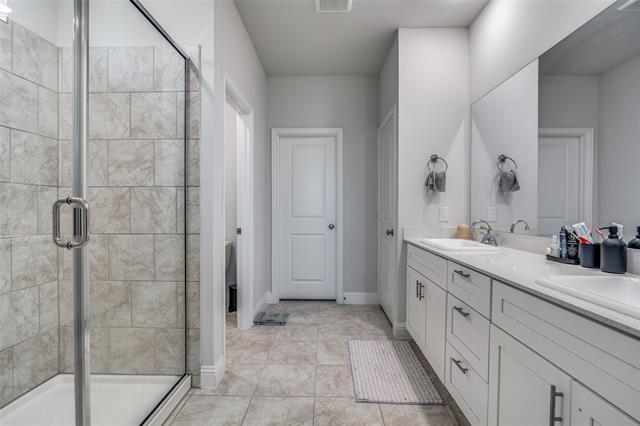 Building Photo - 1069 Norias Dr