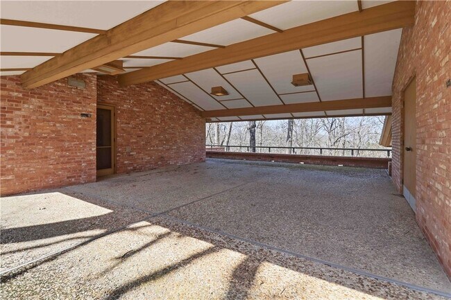 Building Photo - 951 Pembroke Rd